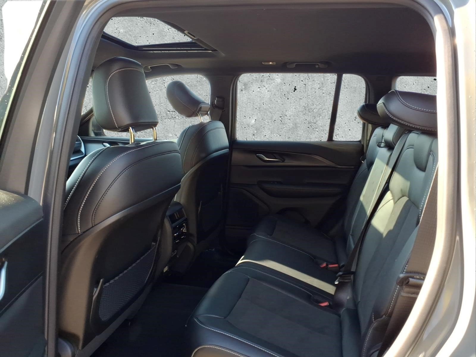 New 2027 Jeep Grand Cherokee Laredo X AWD/4WD image 11