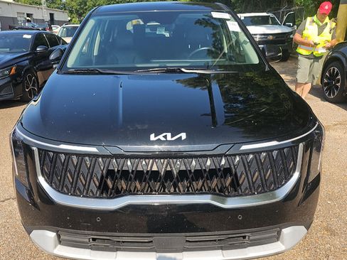 Certified 2025 Kia Carnival FWD image 2