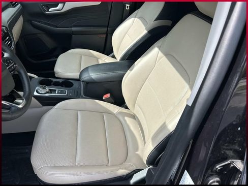 Used 2021 Ford Escape SEL w/ Technology Package FWD image 17