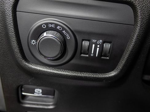Used 2024 Jeep Grand Cherokee Altitude AWD/4WD image 35