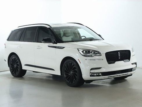 Used 2023 Lincoln Aviator Black Label w/ Jet Package image 9