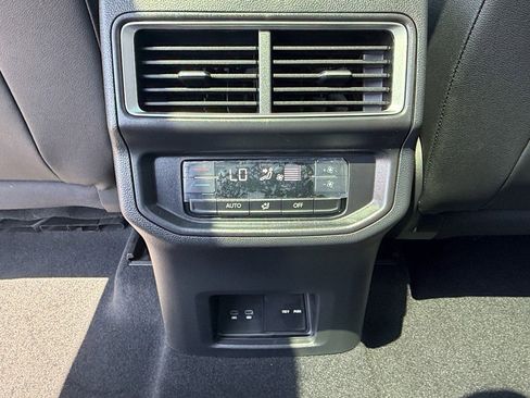 New 2026 Volkswagen Atlas Peak Edition AWD/4WD image 8