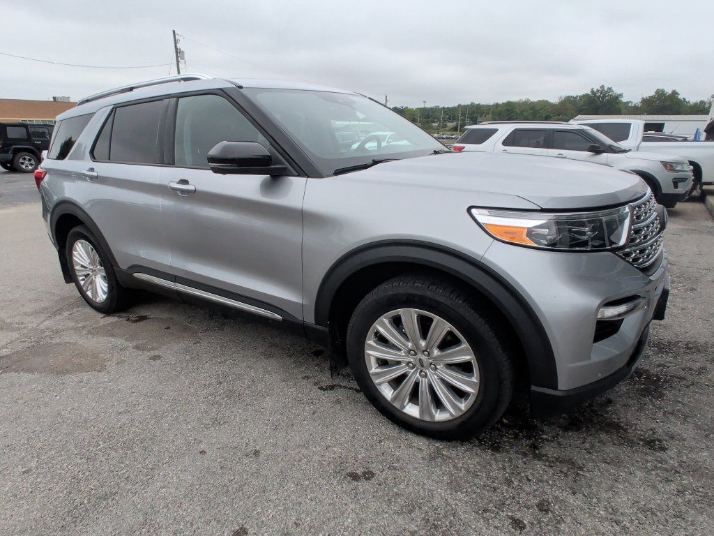 Used 2022 Ford Explorer Limited w/ Equipment Group 301A AWD/4WD image 2
