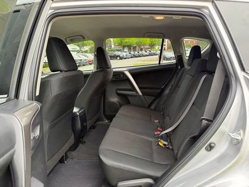 Used 2018 Toyota RAV4 LE FWD image 25