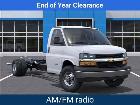 New 2025 Chevrolet Express 4500 4500 Series w/ Power Convenience Package image 8