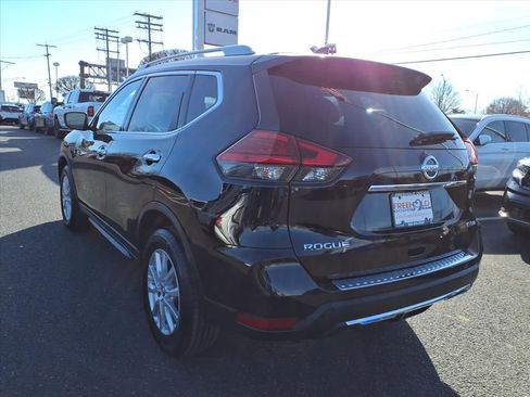 Used 2017 Nissan Rogue SV image 4