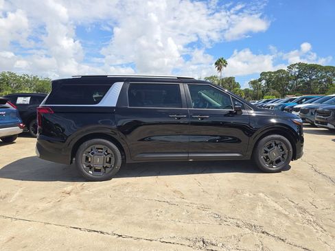 New 2026 Kia Carnival EX FWD image 9
