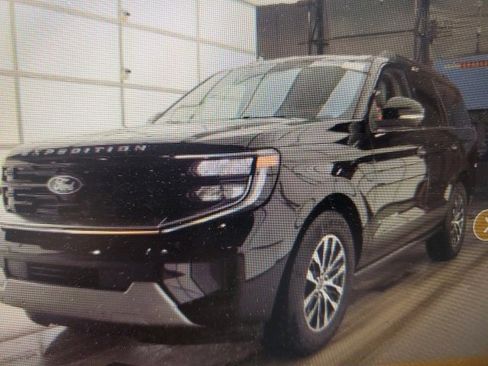 Used 2025 Ford Expedition Platinum image 1