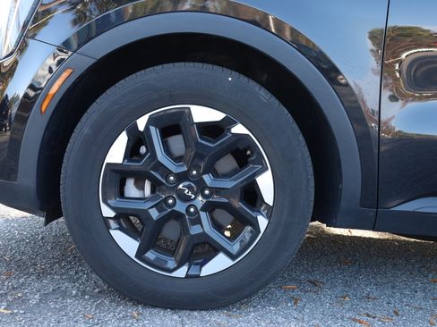 Used 2024 Kia Sorento S image 17