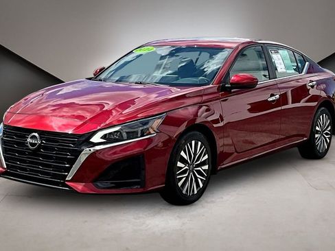 Certified 2024 Nissan Altima 2.5 SV w/ SV Premium Package AWD/4WD image 3