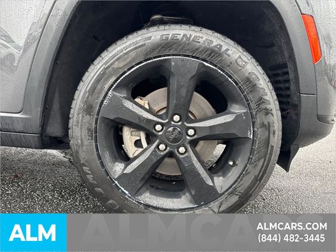 Used 2023 Jeep Grand Cherokee L Altitude image 14