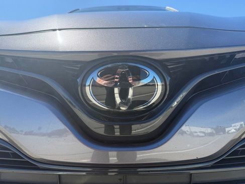 Used 2020 Toyota Camry LE FWD image 19