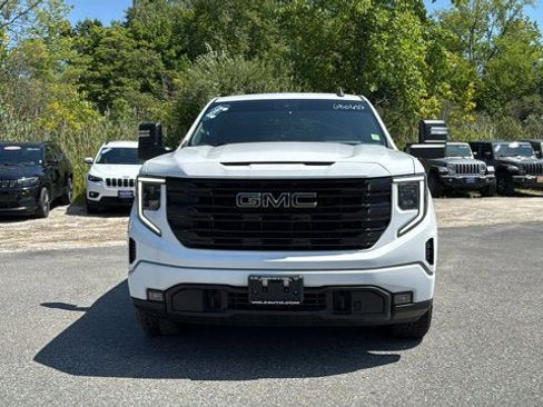 Used 2022 GMC Sierra 1500 Elevation w/ LPO, Elevation Black Package AWD/4WD image 3