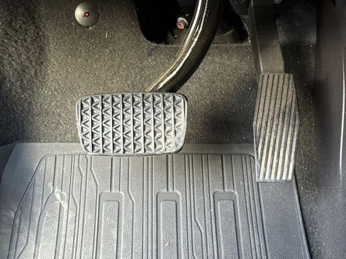 Used 2024 GMC Terrain AT4 w/ LPO, Floor Liner Package AWD/4WD image 43