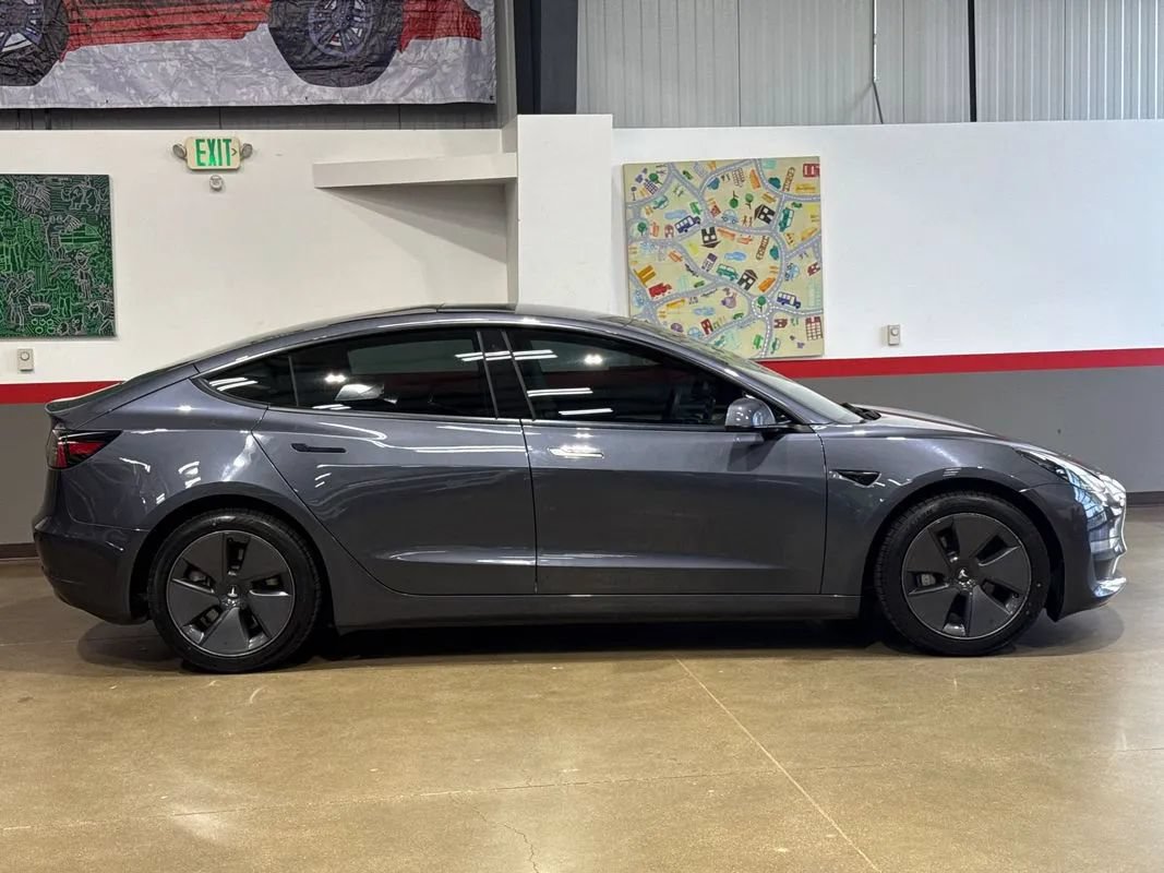 Used 2023 Tesla Model 3 Standard Range RWD image 3