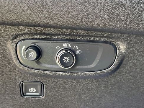 Used 2020 GMC Terrain SLE image 16