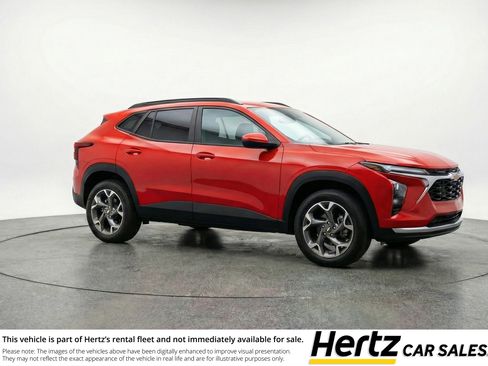 Used 2025 Chevrolet Trax LT w/ LT Convenience Package image 1