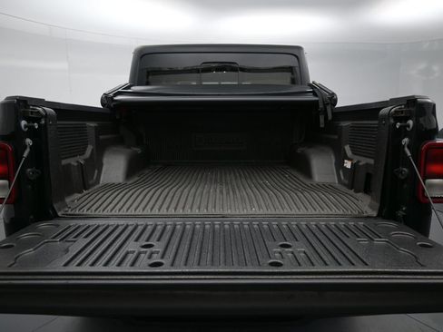 Used 2022 Jeep Gladiator Overland image 15