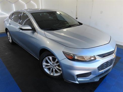 Used 2017 Chevrolet Malibu LT w/ Driver Confidence Package image 5