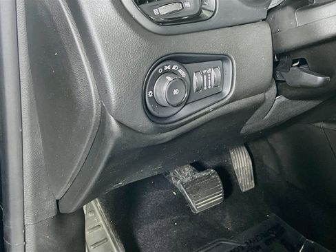 Used 2022 Jeep Renegade Altitude w/ Convenience Group AWD/4WD image 10