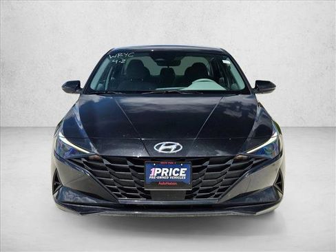 Used 2023 Hyundai Elantra SEL w/ Convenience Package FWD image 2