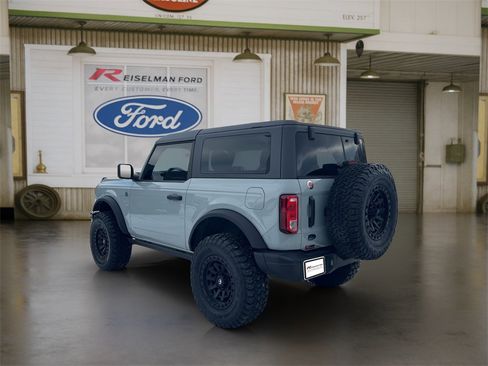 Used 2022 Ford Bronco Black Diamond image 4