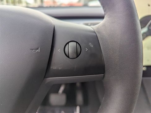 Used 2025 Tesla Model Y Long Range image 30