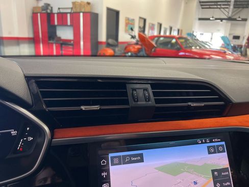 Used 2020 Audi Q3 2.0T Prestige w/ Prestige Package image 81