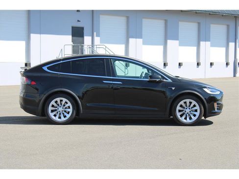 Used 2018 Tesla Model X 75D AWD/4WD image 4