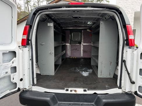 Used 2020 Chevrolet Express 2500 w/ Enhanced Convenience Package image 29
