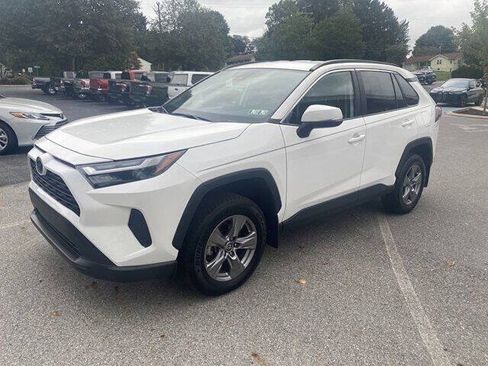 Used 2022 Toyota RAV4 XLE AWD/4WD image 1