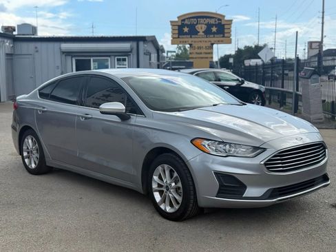 Used 2020 Ford Fusion SE FWD image 3