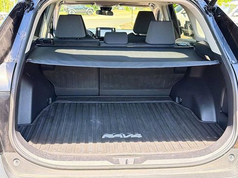 Used 2022 Toyota RAV4 XLE w/ Convenience Package image 32