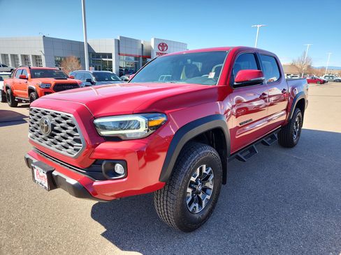 Used 2021 Toyota Tacoma TRD Off-Road w/ Technology Package image 4
