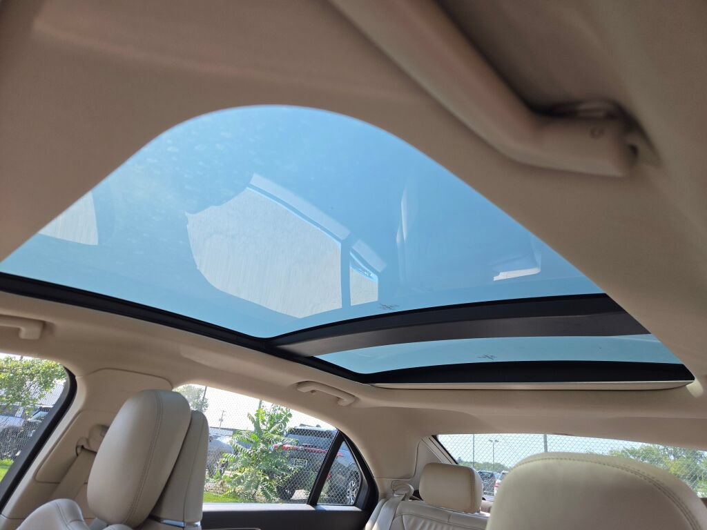 Used 2019 Lincoln Continental Reserve AWD/4WD image 3