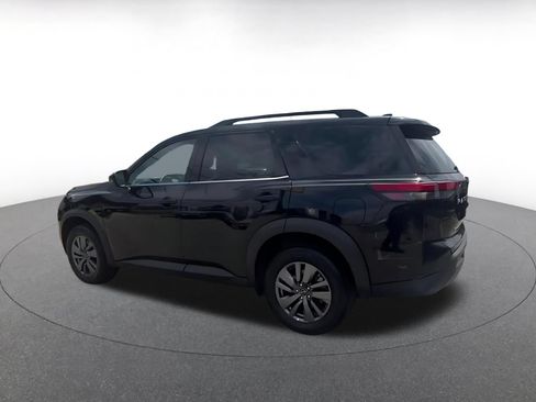 Used 2025 Nissan Pathfinder SV AWD/4WD image 10