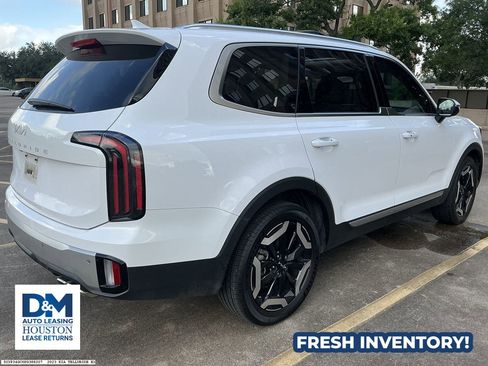 Used 2023 Kia Telluride EX w/ EX Captain's Chair Package FWD image 5