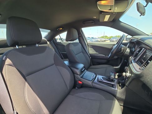 Used 2018 Dodge Charger SXT w/ Blacktop Package RWD image 30