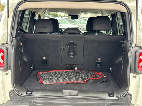 Used 2021 Jeep Renegade Trailhawk image 14