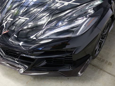 Used 2024 Chevrolet Corvette Z06 w/ Z07 Performance Package RWD image 5