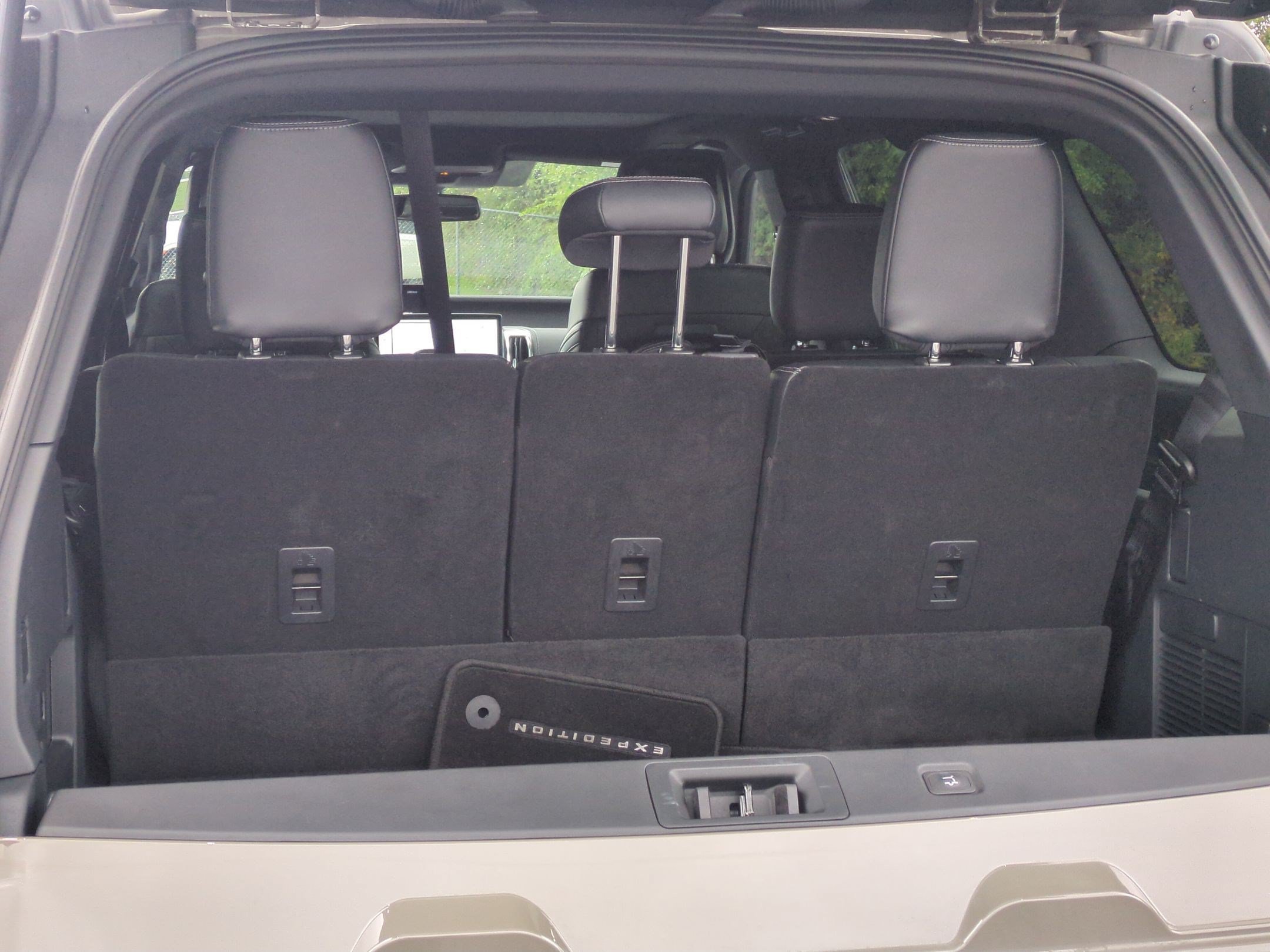 Used 2026 Ford Expedition Platinum w/ Stealth Performance Package AWD/4WD image 33