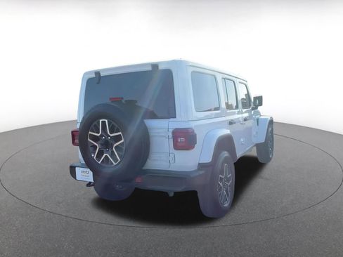 Used 2025 Jeep Wrangler Sahara image 14