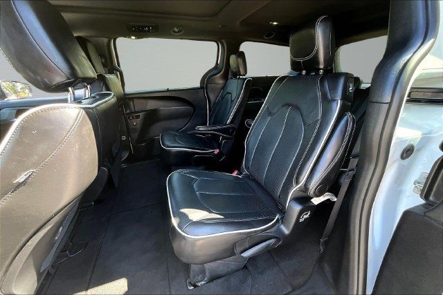 Used 2025 Chrysler Pacifica Limited FWD image 22