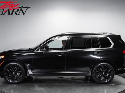 Used 2022 BMW X7 xDrive40i w/ Premium Package AWD/4WD image 2