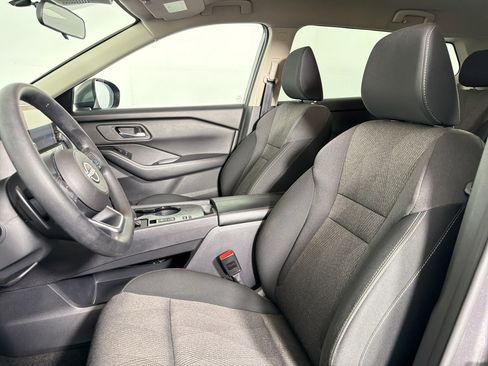 Used 2024 Nissan Rogue SV FWD image 4