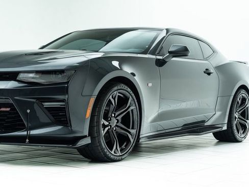 Used 2017 Chevrolet Camaro SS RWD image 9