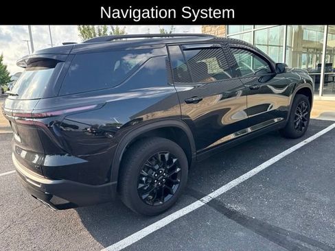 Used 2024 Chevrolet Traverse LT w/ Enhanced Driving Package FWD image 5