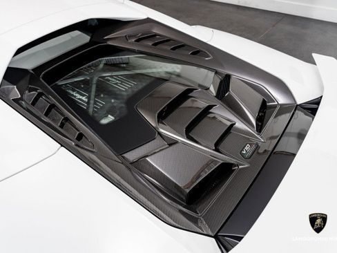 Used 2024 Lamborghini Huracan Tecnica image 14