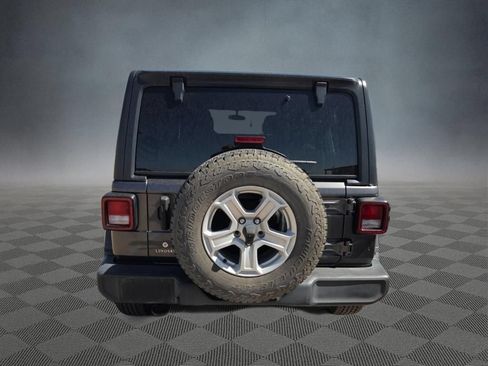 Used 2018 Jeep Wrangler Unlimited Sport S AWD/4WD image 3