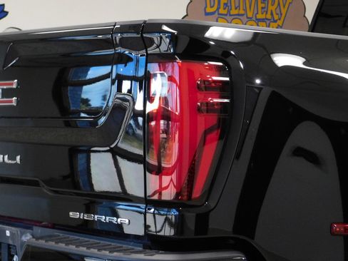 Used 2025 GMC Sierra 3500 Denali w/ Denali Reserve Package AWD/4WD image 87